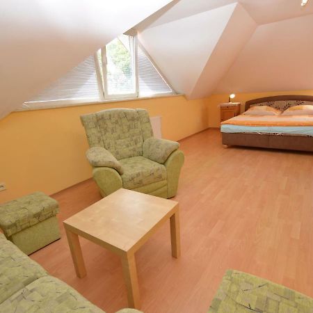 Comfortable Detached House With Large Garden Villa Klokoci Exteriör bild